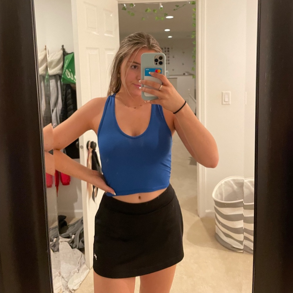 blue tank top